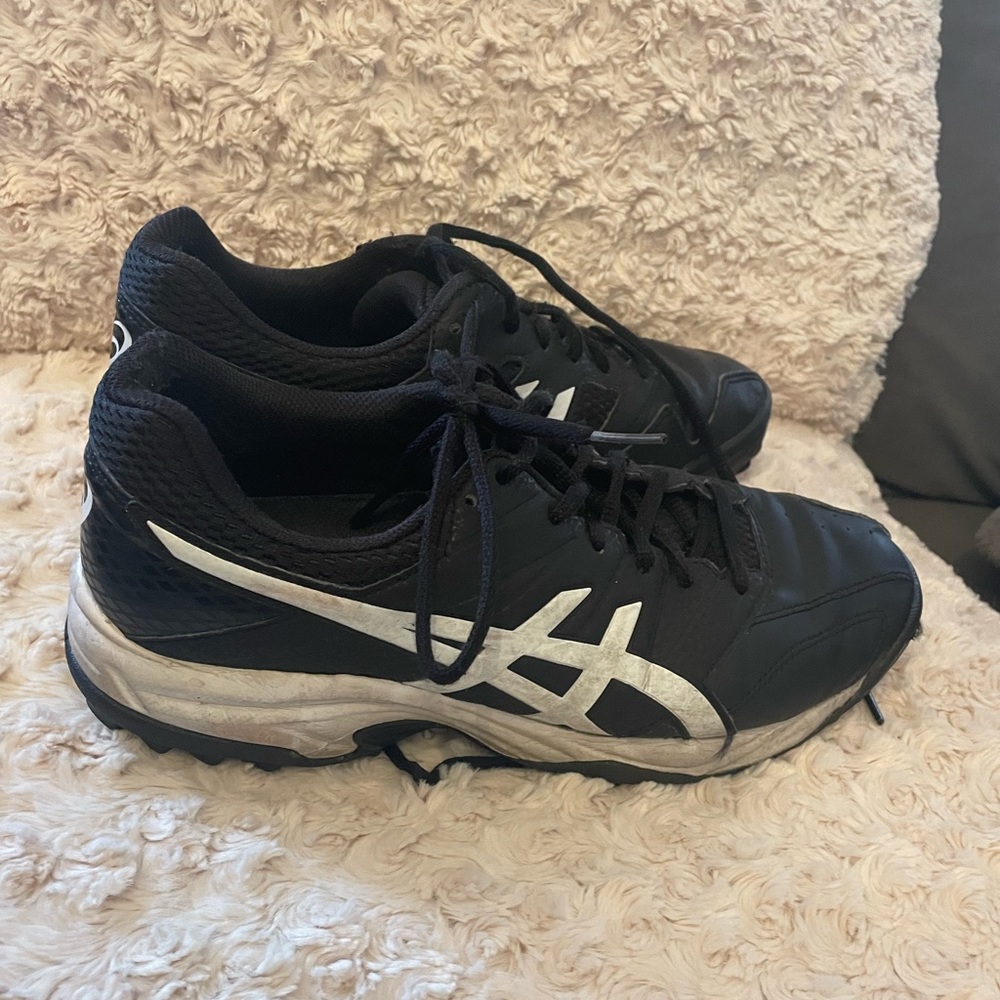 Womens Asics cleats size 7